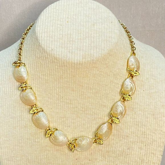 Judy Lee Choker Necklace Gold Tone Chain With Frost Shell Links - Picture 1 of 11